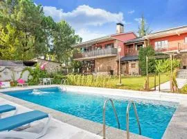 Apartment in Galapagar with Pool and Sauna