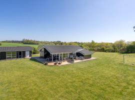 Holiday Home Ejstrupholm With Hot Tub Xiv, hotel v destinaci Ejstrup