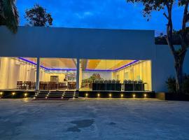 ACME Grand Hotel, hotel in Habarana