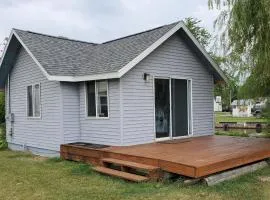 Lyman's Cozy Lakefront Cottage