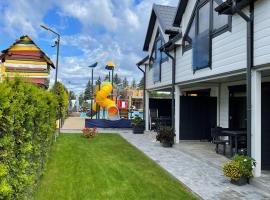 Holiday home with terrace, sauna, hotel v destinaci Sianożęty