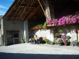 Casa Rogel, hotel cerca de Estanyesso, Llesúy