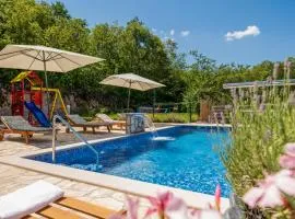 Four-Bedroom Holiday Home In Grubine
