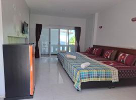 Khaolak Summer House 2, hotel i Khao Lak