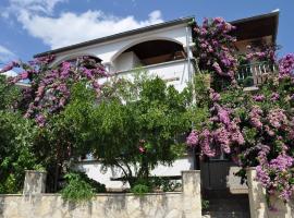 Apartments Petar Maksan, hotel v Pakoštane