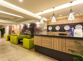 Hotel Compliment, hotel u gradu Trjavna