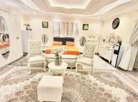 4Bedrooms Luxurious Furnished plus Big Majlis