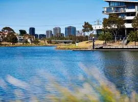 Maribyrnong Marvel Charm with Cityscape Bliss