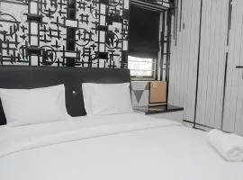 New and Spacious 2BR at Maple Park Apartment By Travelio