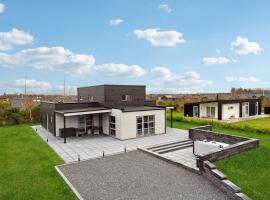 Gorgeous Home In Tarm With Kitchen, hótel í Tarm