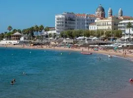 Appartement et Balcon Entier 4 personnes climatisé plage a 100 m