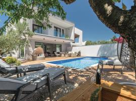 Cozy Home In Cervar With Sauna, hotel in Poreč