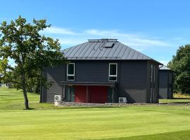 Saxnäs Ferieboende Valkyria, hotel in Färjestaden