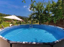 2 Bedroom Awesome Apartment In Fuzine, ξενοδοχείο σε Fužine