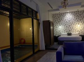 New Day Chalets for Holiday Homes شاليهات يوم جديد الفندقية لبيوت العطلات, hotel con alberca en Taif