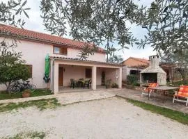 2 Bedroom Beautiful Apartment In Rovinj