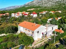 Apartments Lana