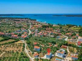 4 Bedroom Awesome Home In Fazana