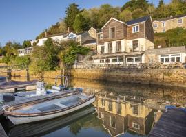Waterfront House, готель у місті Saint Clement