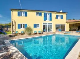 Awesome Home In Naselje Muzini