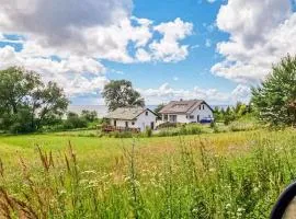 Awesome Home In Sulomino With Kitchen