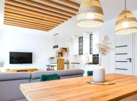 Marina Deluxe - największy apartament na Marinie plus garaż, klima, widok na jezioro, winda, 2 balkony