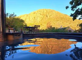 Porcupine Hills Olive and Guest Farm, hotel v destinaci Botrivier