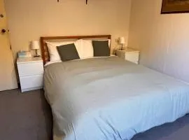 Alkira Cottage - Cozy, Comfortable, and Convenient