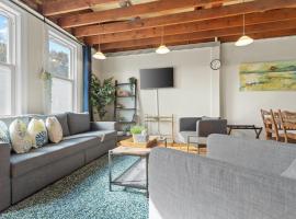 Living on The Edge of Capitol Hill, bed and breakfast en Washington