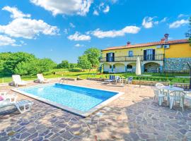 4 Bedroom Stunning Home In Jurani, Hotel in Rudani