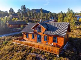 Cosy Norwegian Home with View & Fireplace - Marit's Hytte, hotel en Vradal