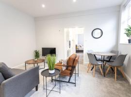 Flat B Commercial Road, 3 Bedrooms, Sleeps 5, Located in town centre, hotel v destinaci Swindon