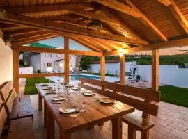 Amazing Home In Slivno