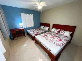 Hébergement Confortable avec Jardin Restaurant et Services 24h24