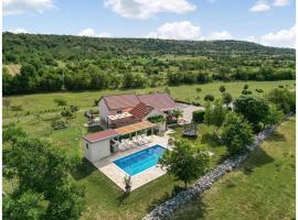 Cozy Home In Vojnic Sinjski With Sauna, hotel in Vojnić Sinjski