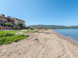 Stunning Apartment In Giannella, hotel v destinaci Giannella