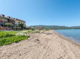 Stunning Apartment In Giannella