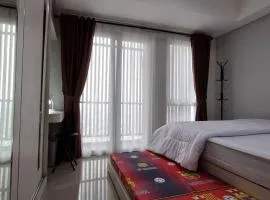 Apt Breeze Bintaro 1BR with Pool, Wi-Fi and Netflix by Damaresa