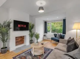 4 King Beds & Private Backyard