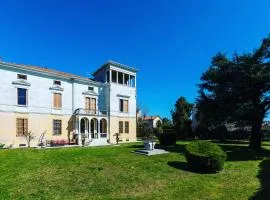 Villa Liberty Venezia -Jacuzzi and Gardens- Dimora Storica a soli 20km da Venezia