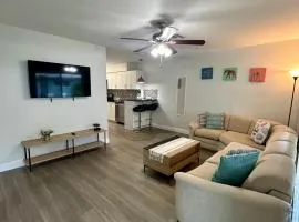 2 min walk to beach with free parking at Lauderdale 21-3