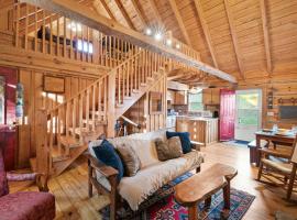 Gorgeous Log Cabin - Wineries, Dan River, Hiking, chalet di Meadows of Dan