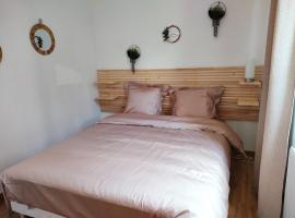 Entre Troyes Murs, hotel in Sainte-Savine