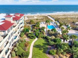 Oceanfront Condo 303 Desoto, hotel con estacionamiento en Tybee Island
