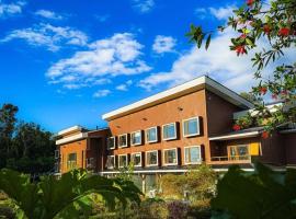 Cascadas Hotel, хотел с басейни в Пуерто Октай