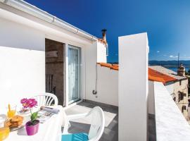 1 Bedroom Nice Apartment In Vrbnik, hotel u gradu Vrbnik