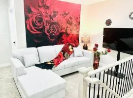 Edmonton Family Luxury Home AirHoky,PooLTable 14 Min Airport and Edmonton South, Party or Events Strictly Restricted