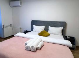 Boby s Studio with Free Parking, hotel in Turda