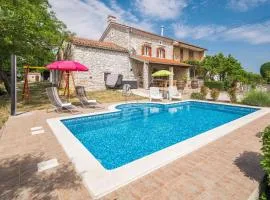 Amazing Home In Erzisce With Jacuzzi