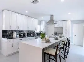 Spacious 4BR Waterfront Home with Private Pool, Tiki Hut & Free Parking near Miami & Key Largo